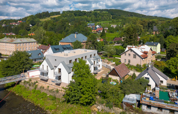 Bydlení kombinuje přírodu s možností městského života